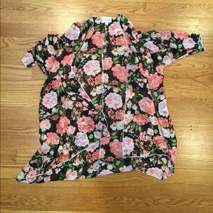 Lularoe Bianca floral kimono size 3